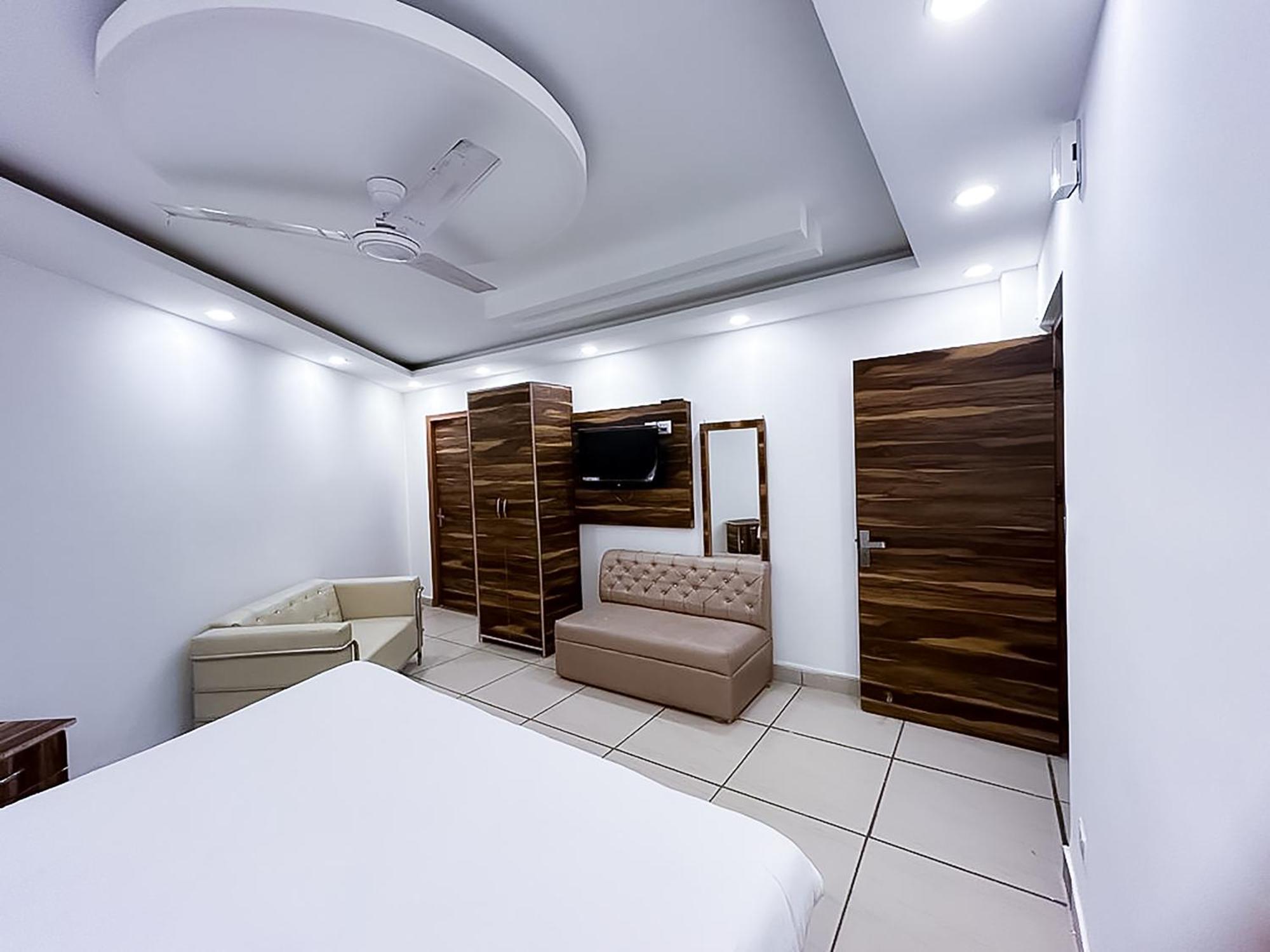 Hotel Js Garden - Near Jaypee Hospital Noida Kültér fotó